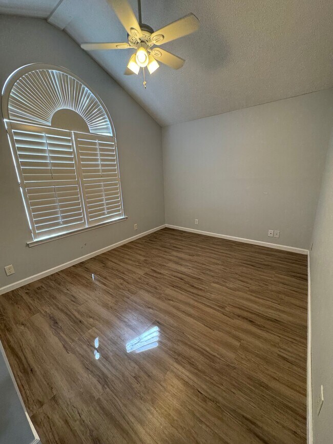 Building Photo - 583 Bucks Trail