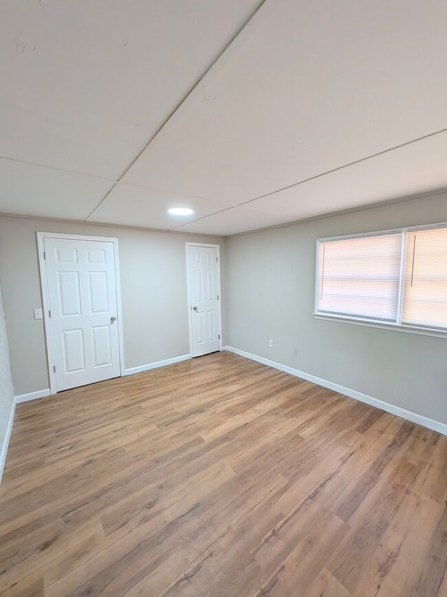 Building Photo - 905 Cone Rd