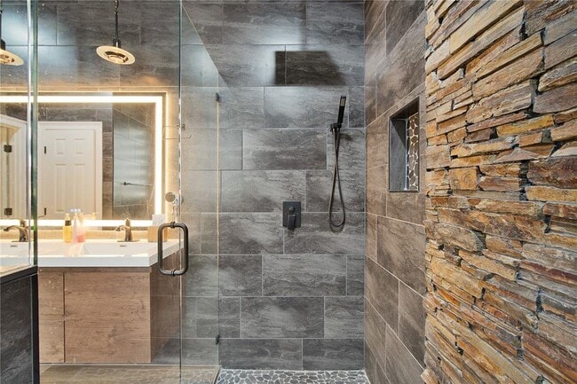 Building Photo - 1057 Island Pointe Dr