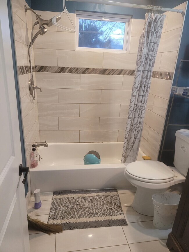 Building Photo - 7008 Ditman St