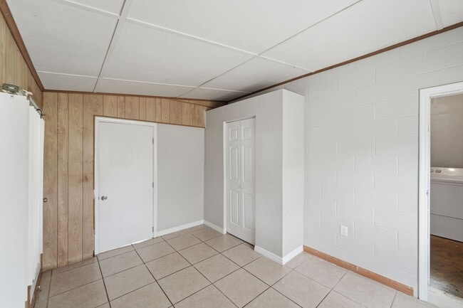 Building Photo - Charming & Spacious 2-Bedroom Home with Modern Finishes and Outdoor Living at 793 Crawford St, De...