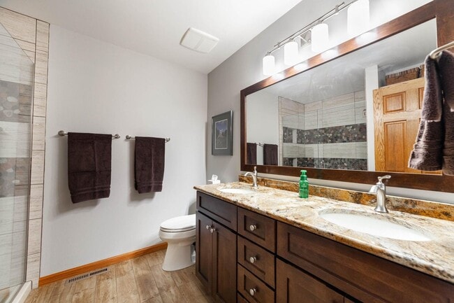 Building Photo - Single Family Home - Available For Rent!