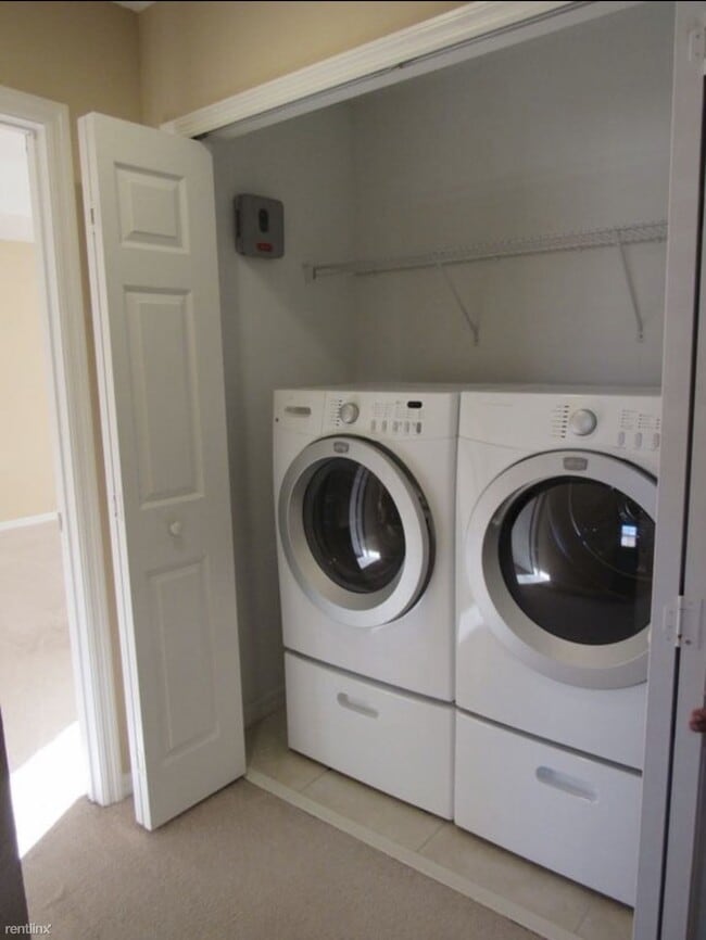 Building Photo - 644 Venice Place