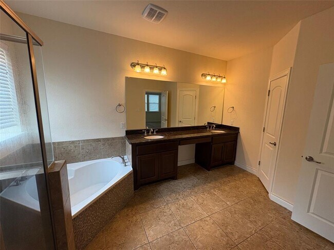 Building Photo - 3900 Crispin Hall Ln