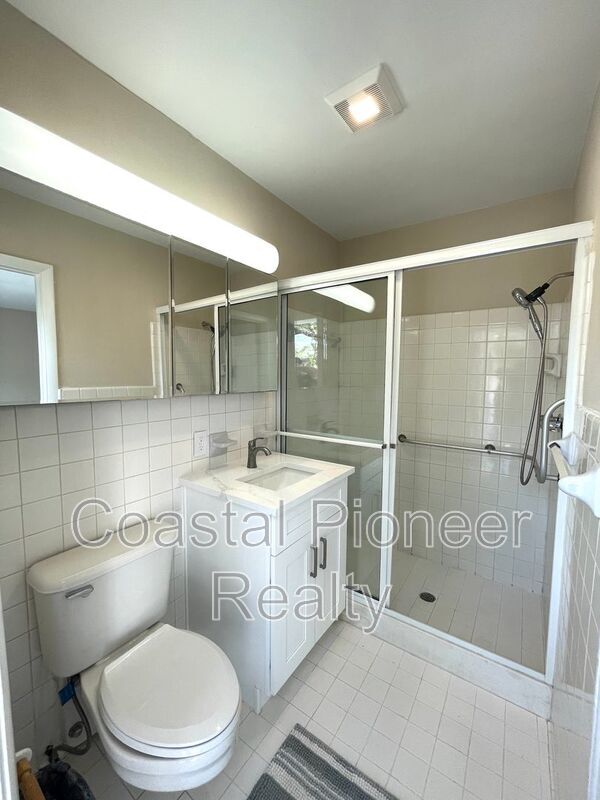 Building Photo - 3602 S Beach Dr