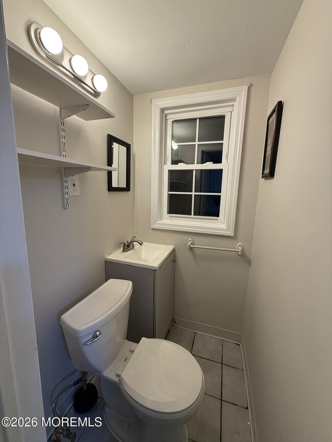 Building Photo - 148 Main St