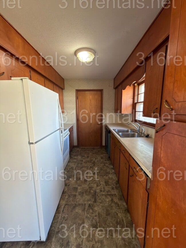 Building Photo - 520 Linda Ln