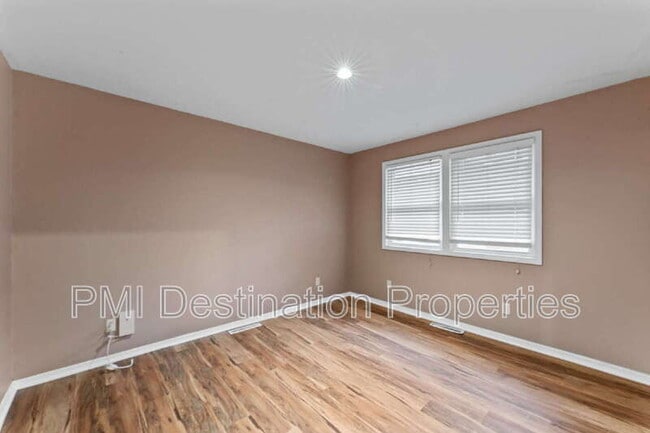 Building Photo - 3206 W 79th St