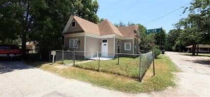 Building Photo - 214 E Wilson St