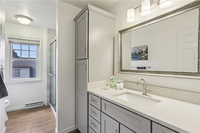 Building Photo - 403 Worth Ct