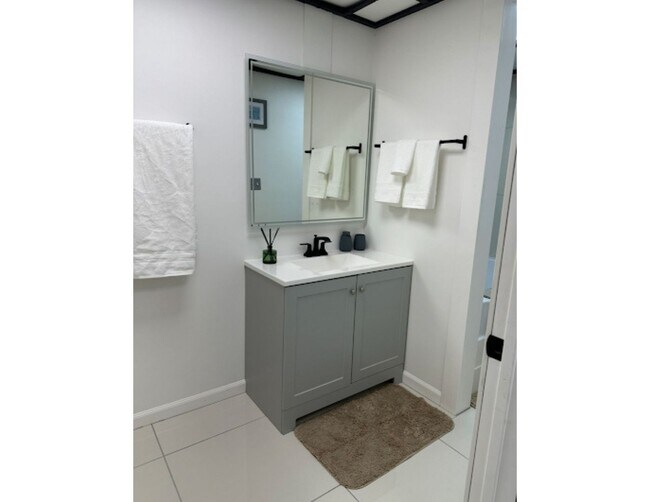 Building Photo - 651 Chena Hot Springs Rd