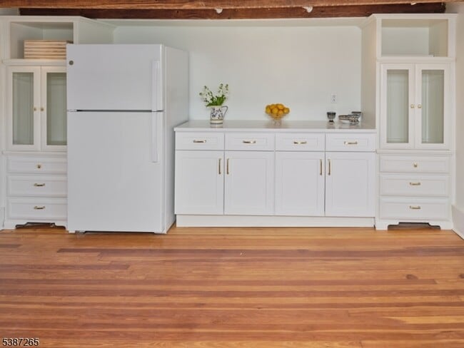 Building Photo - 46 York St