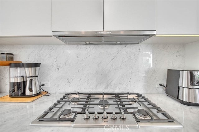 Building Photo - 1825 N Kenmore Ave