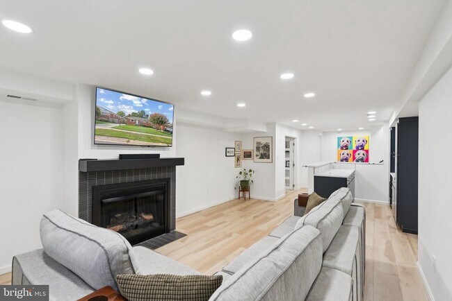 Building Photo - 5006 Flanders Ave