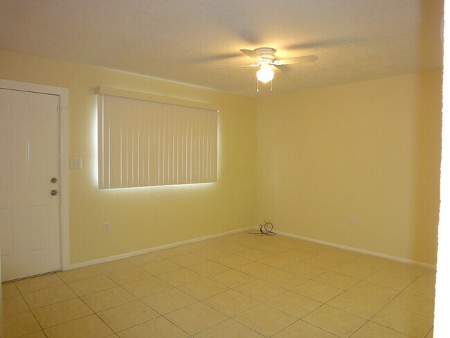 Building Photo - 2/1, 10117 N ASTER AVE UNIT A CLEAN BIG Ba...