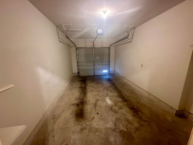Building Photo - July Move-In Special- 3/2.5 in Gated Commu...