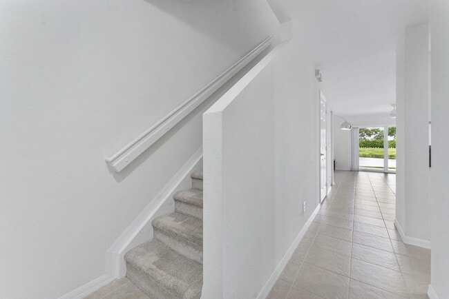 Building Photo - 16129 Sierra Palms Dr