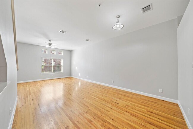 Building Photo - 2710 Hullsmith Dr