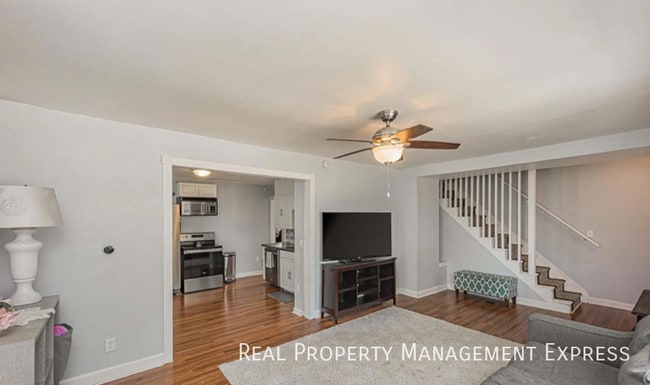 Building Photo - 807 W 13th St