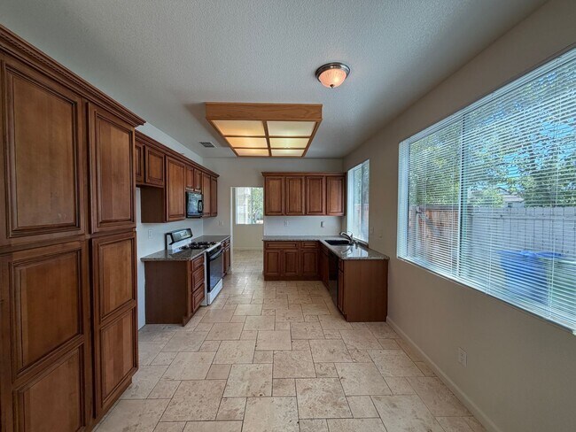 Building Photo - Large Corner Lot