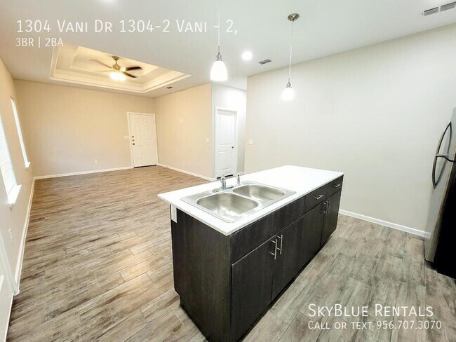 Building Photo - 1304 Vani Dr