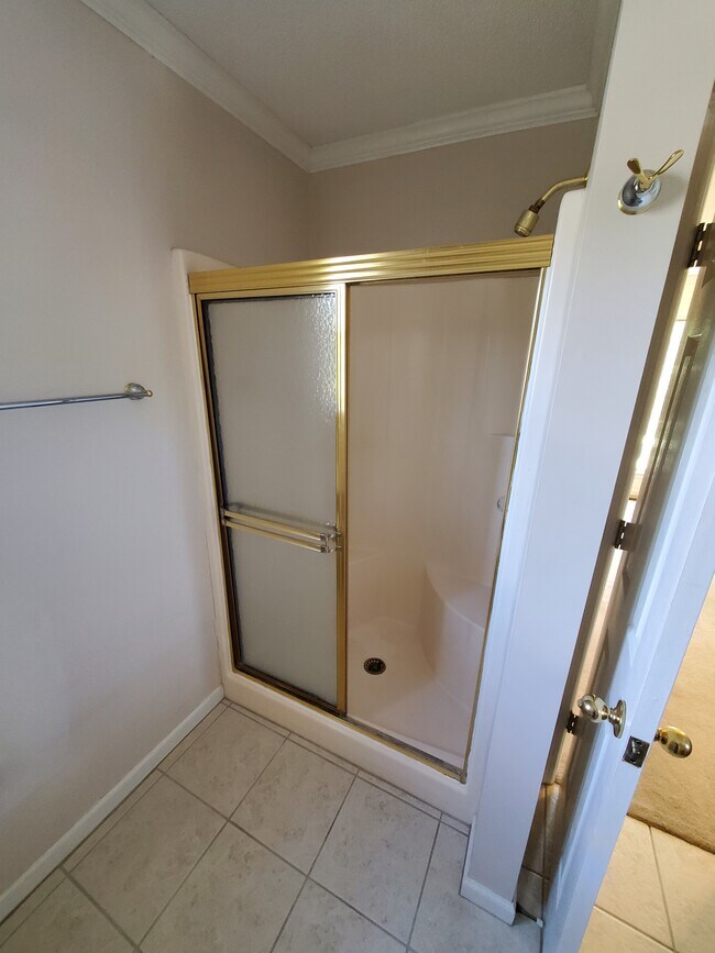 Building Photo - 5621 Chestnut Pond Dr