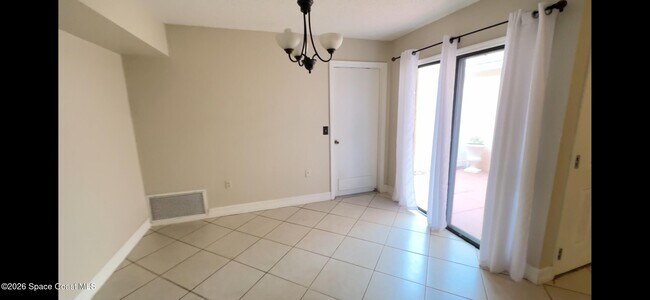 Building Photo - 281 Current Dr