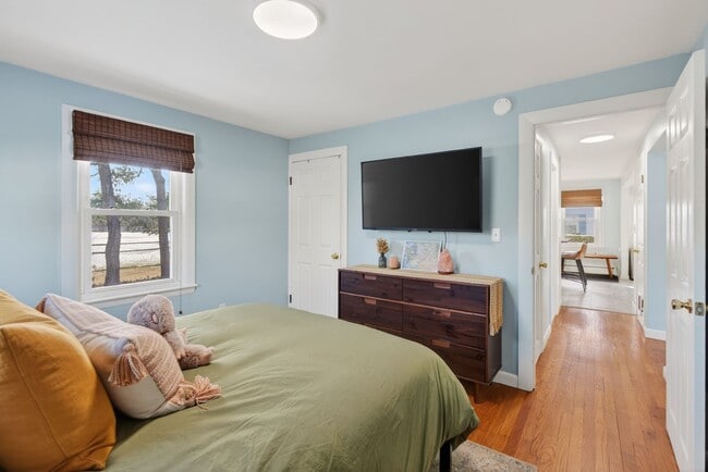 Building Photo - 3BR Cape Available 2/1