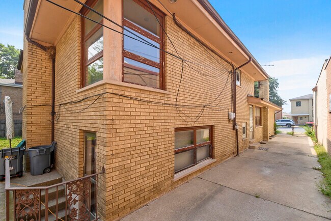 Building Photo - 6238 W 63rd St