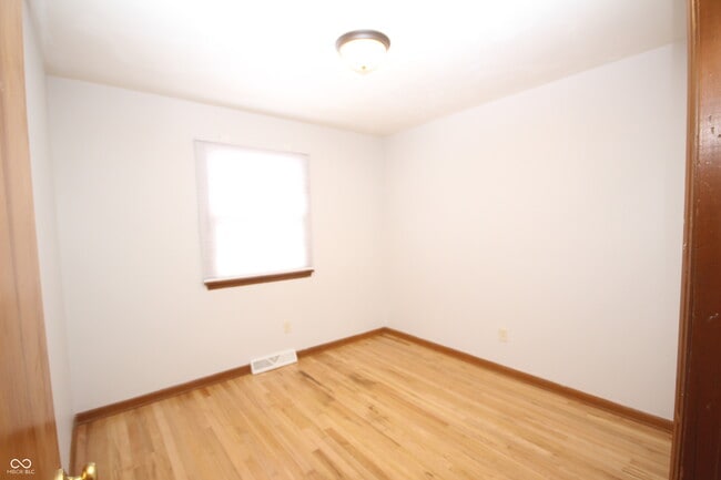 Building Photo - 806 Thorndale St
