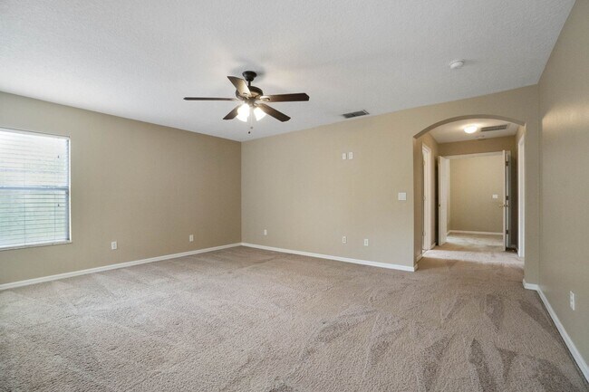 Building Photo - Spacious 4/3 House With 3-Car Garage In Th...