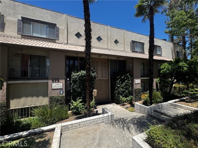 Building Photo - 475 E Cypress Ave