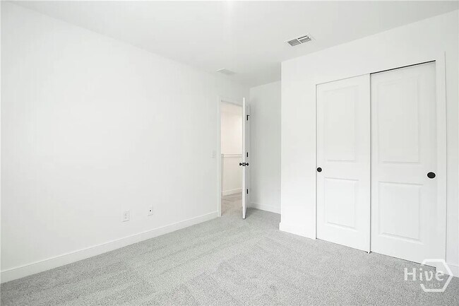 Building Photo - 176 Kingswood Cir