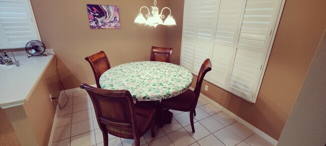 Kitchen dining area - 3602 Westover Cir