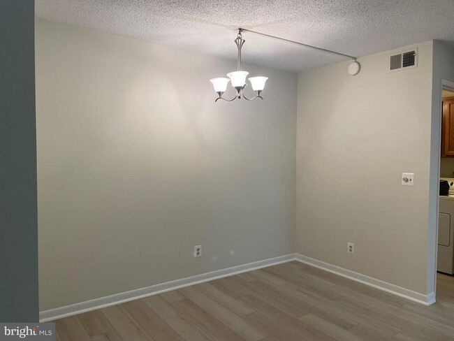 Building Photo - 15311 Beaverbrook Ct