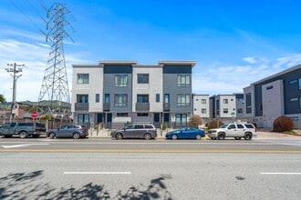 Building Photo - Built in 2017! Rarely available 3Bed/3Bath...