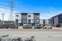 Building Photo - Built in 2017! Rarely available 3Bed/3Bath...