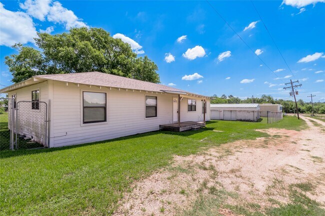 Building Photo - 2303 TX-19