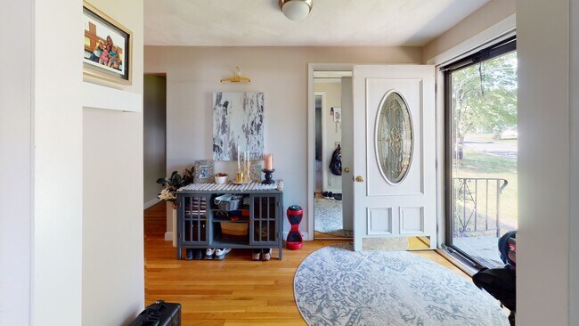 Building Photo - 37 Centre St