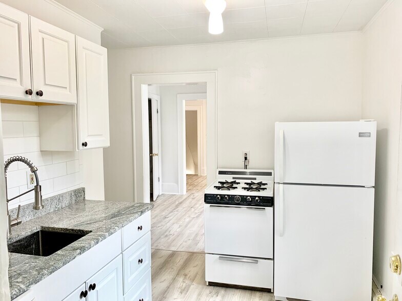 Building Photo - 55 Wetmore Ave