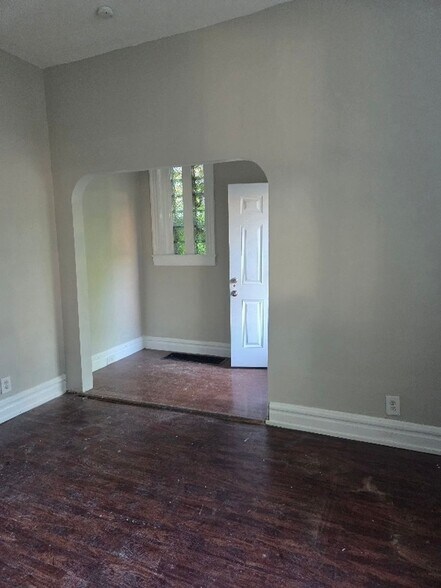 Building Photo - 5501 Putnam St