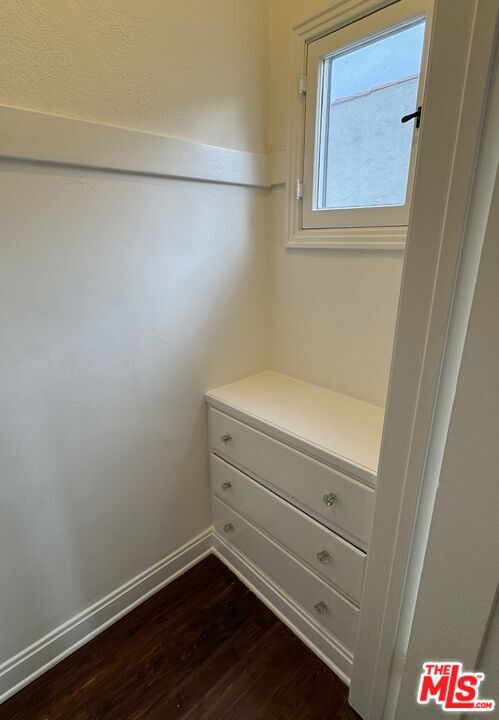 Building Photo - 326 1/2 N Sycamore Ave