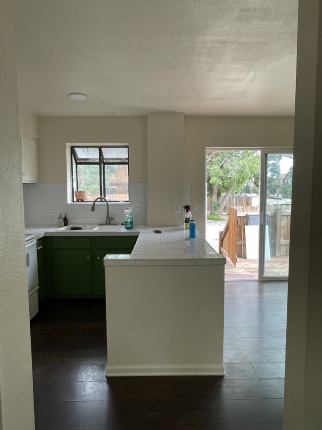 unfurnished kitchen/dining - 300 Southridge Pl
