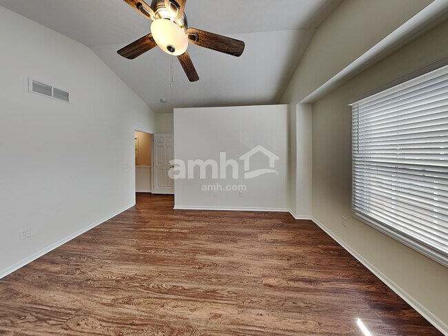 Building Photo - 836 Orwell St