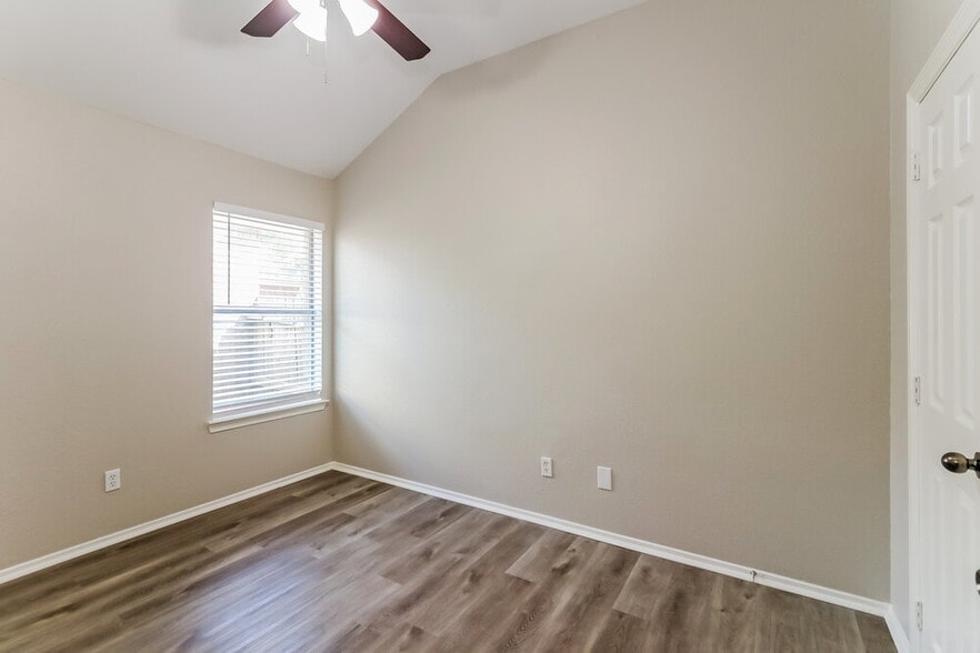 Building Photo - 4815 Chase More Dr