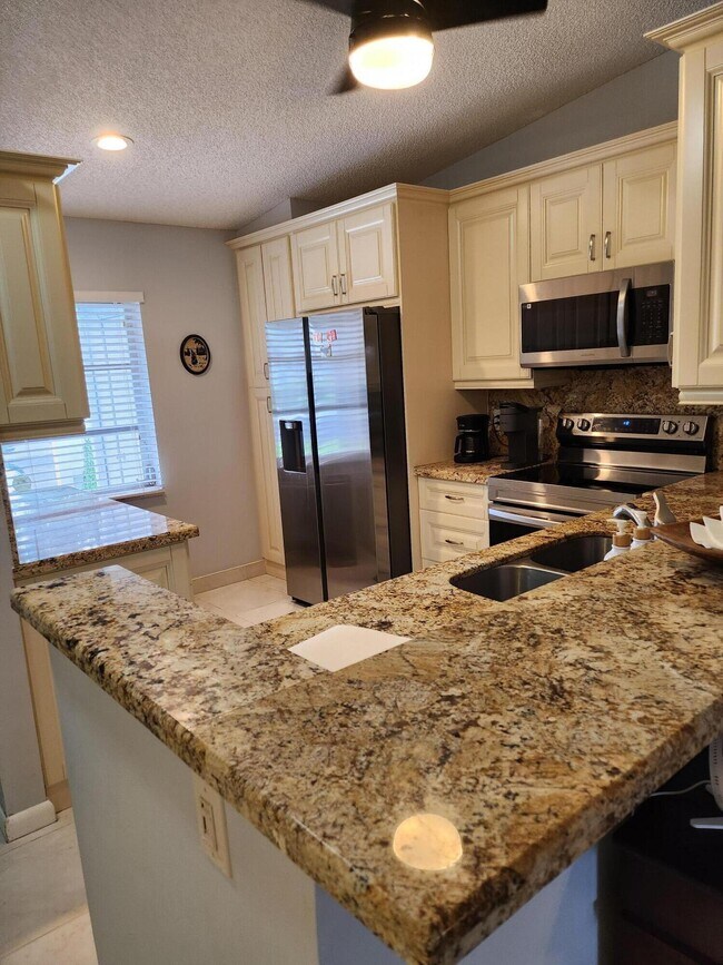 Building Photo - 8951 Sunnywood Pl