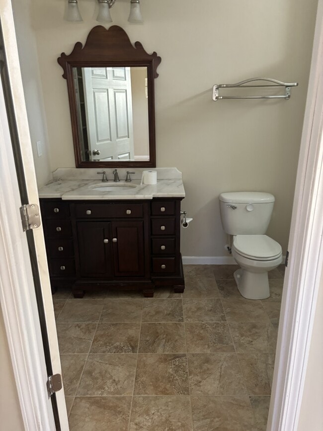 Building Photo - 477 Probart St