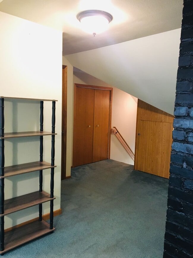 Building Photo - 305 Maryland St