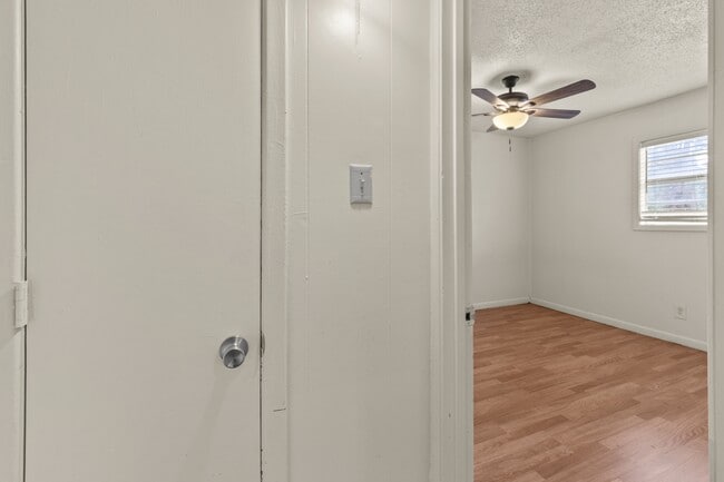Building Photo - 100 Apache Hills Dr
