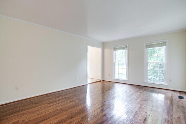 Building Photo - 1646 Montmorency Dr